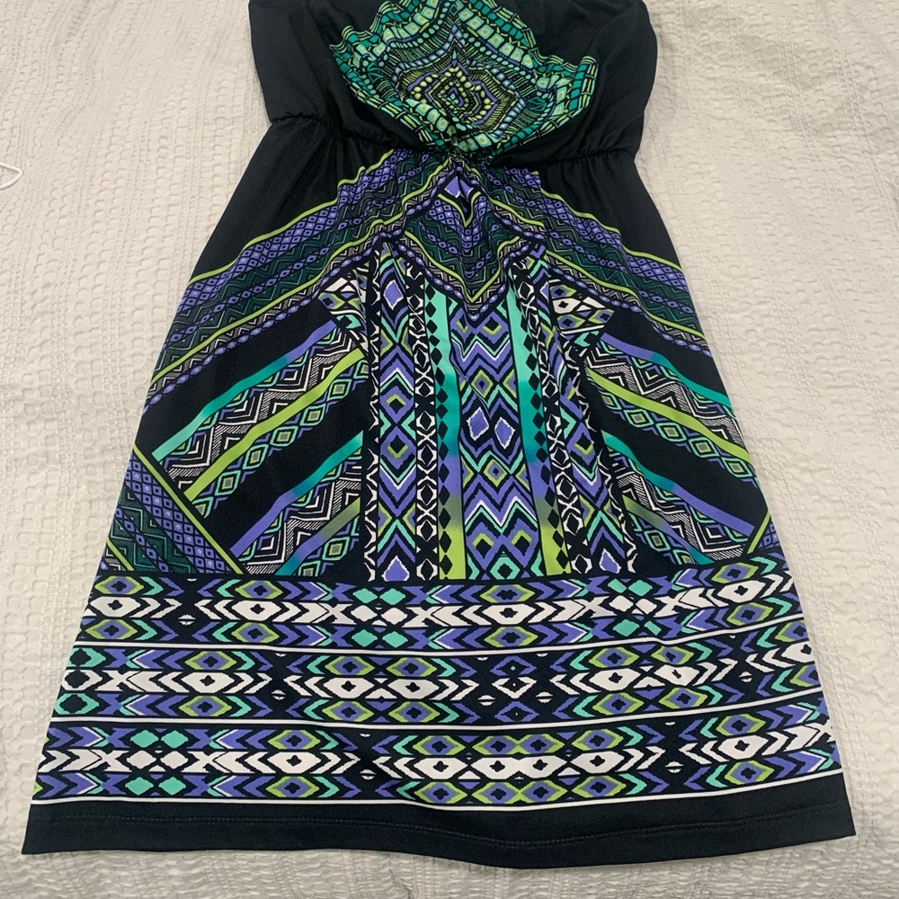 Super cute!!  BONGO Strapless Dress with Black and Green Geometric Design